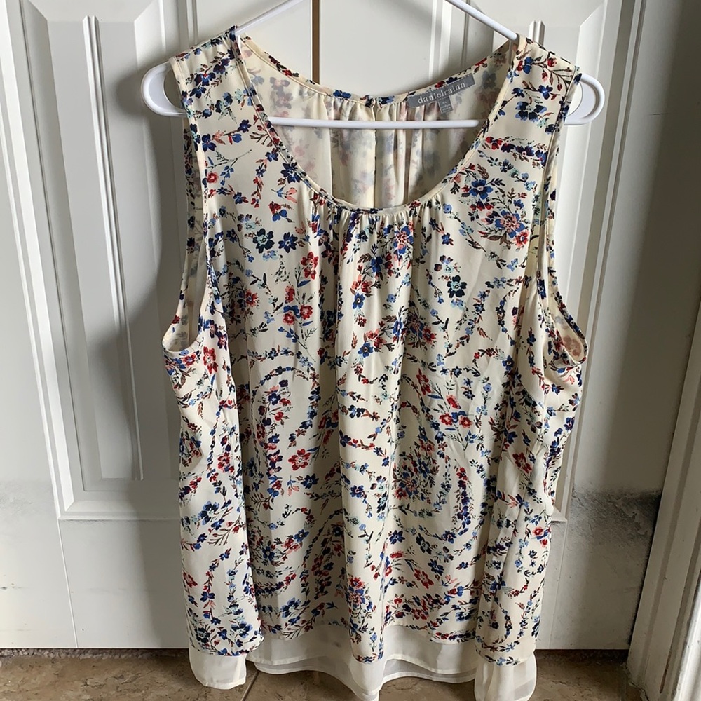 2X Women’s sleeveless top, lined, lightweight